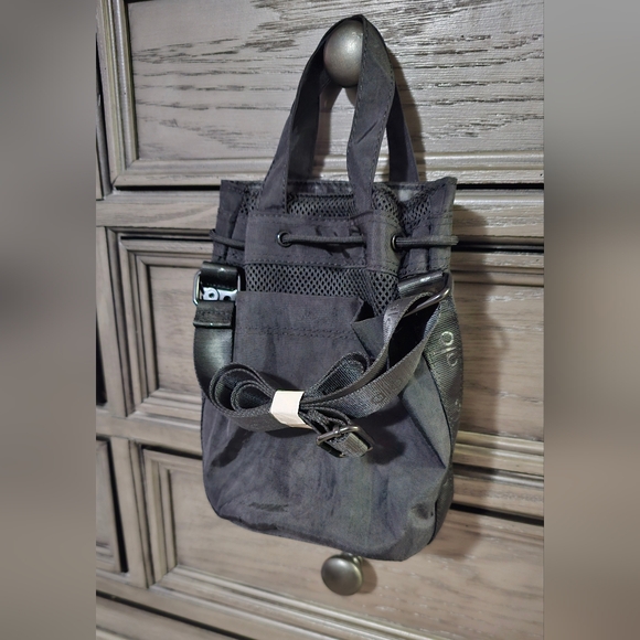 ALO Yoga Crossbody - Picture 5 of 15